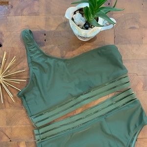 Medium green bikini